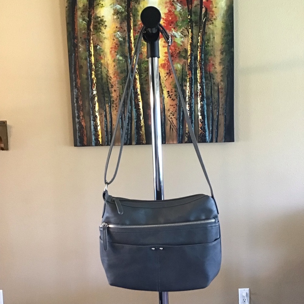 🔴🔴 SOLD 🔴🔴 Gray colored purse. Only used 3 days still in new condition.